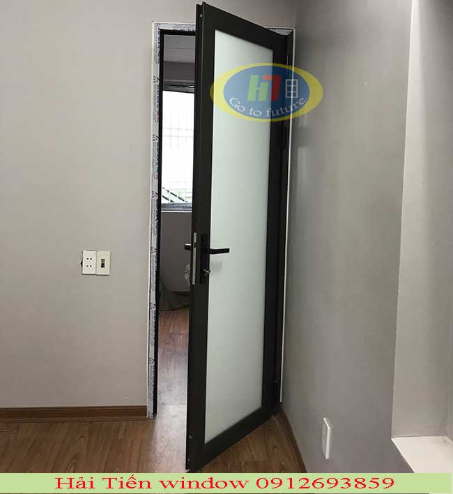Cửa đi 1 cánh nhôm kính mở quay