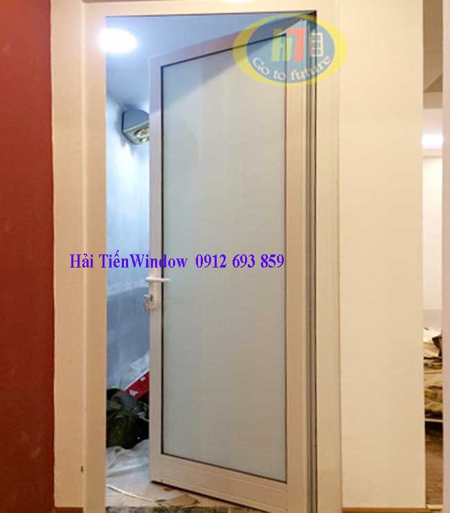 Cửa đi mở quay 1 cánh bằng nhôm kính đẹp