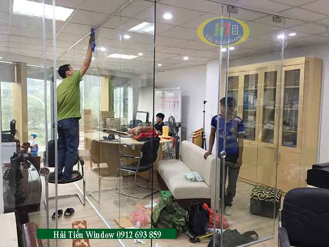 Mẫu vách kính văn phòng đẹp