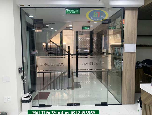 Cửa kính cường lực thi công giá rẻ tại Hà Đông