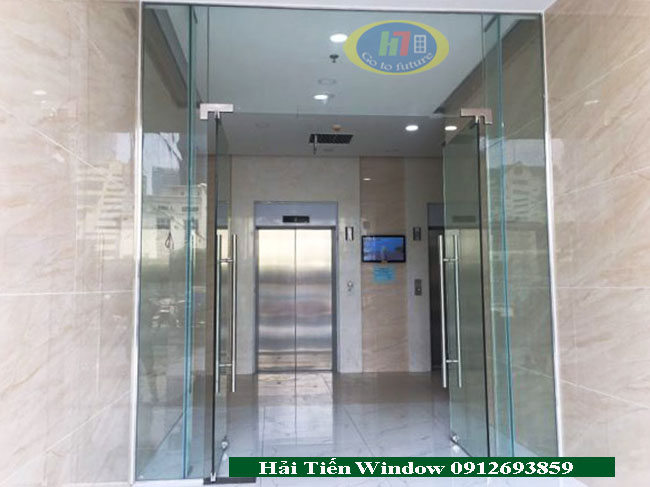 Mẫu cửa kính cường lực lắp đặt tại Hà Đông