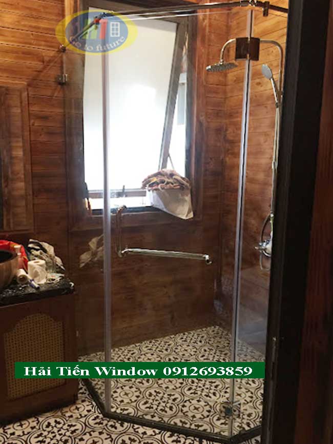 Vách kính phòng tắm 135 độ cải thiện không gian phòng tắm