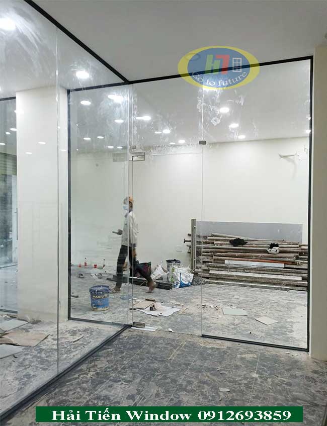 Chọn vách kính văn phòng giá rẻ tiết kiệm