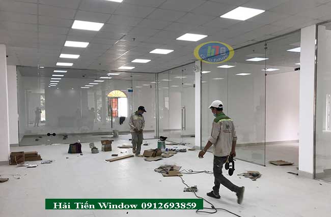 Thi công vách kính cường lực giá rẻ tại hà Nội