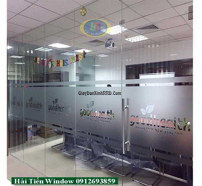 Vách ngăn kính cường lực dán decan thương hiệu